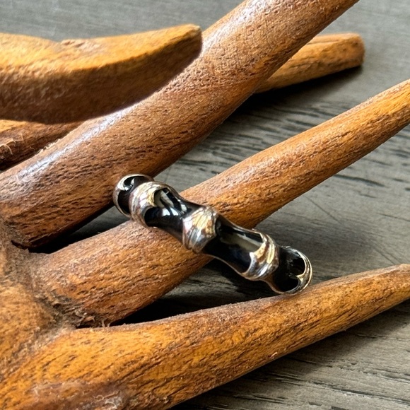 Size 7.5 Black Resin Ring - Picture 8 of 12